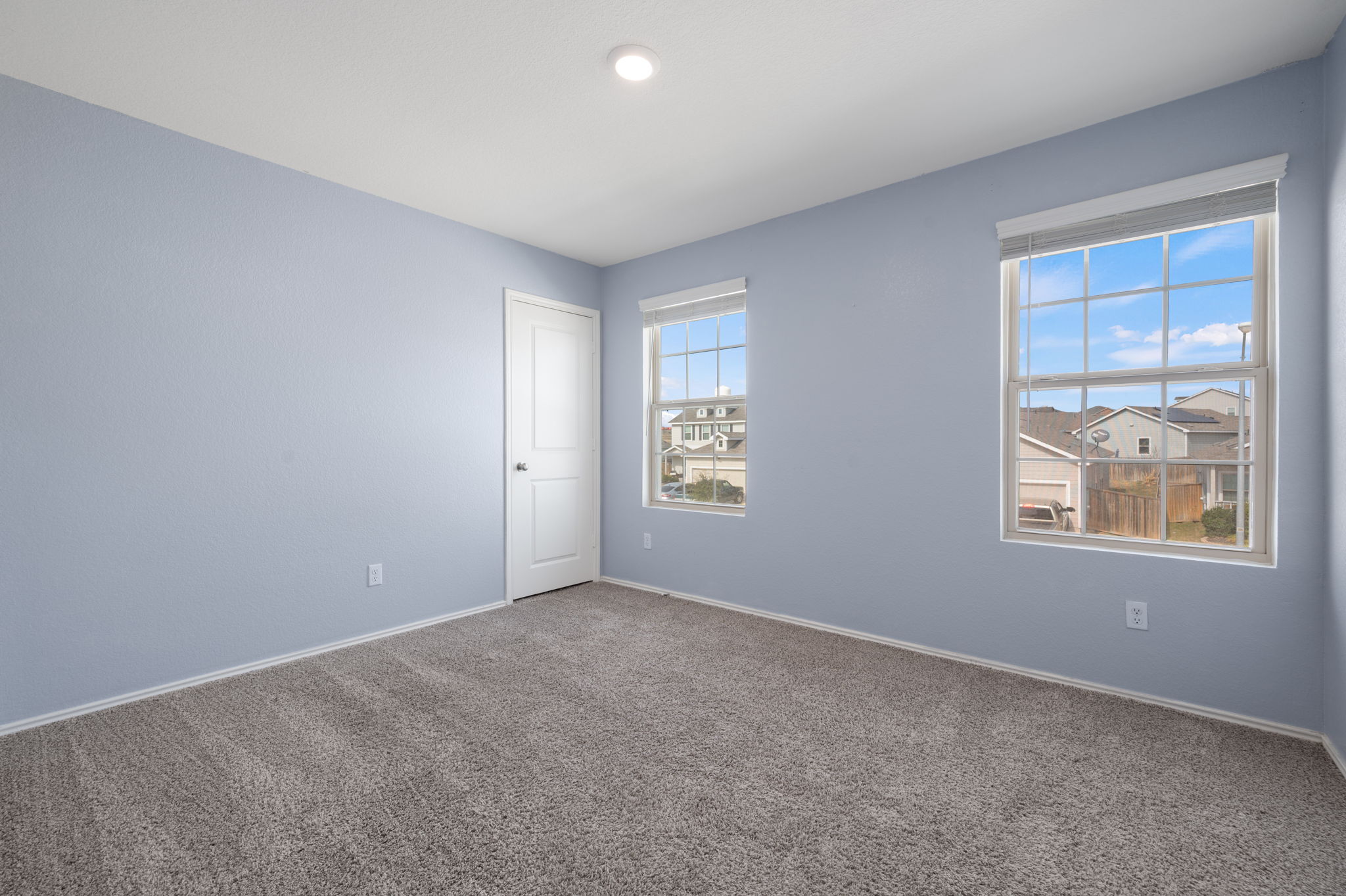 817 Circle Way Jarrell, TX 76537 - Photo 31 of 39 an empty room with windows