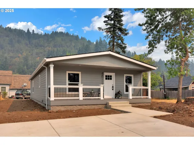 $259,900 | 48113 Commercial Street, Oakridge, OR 97463