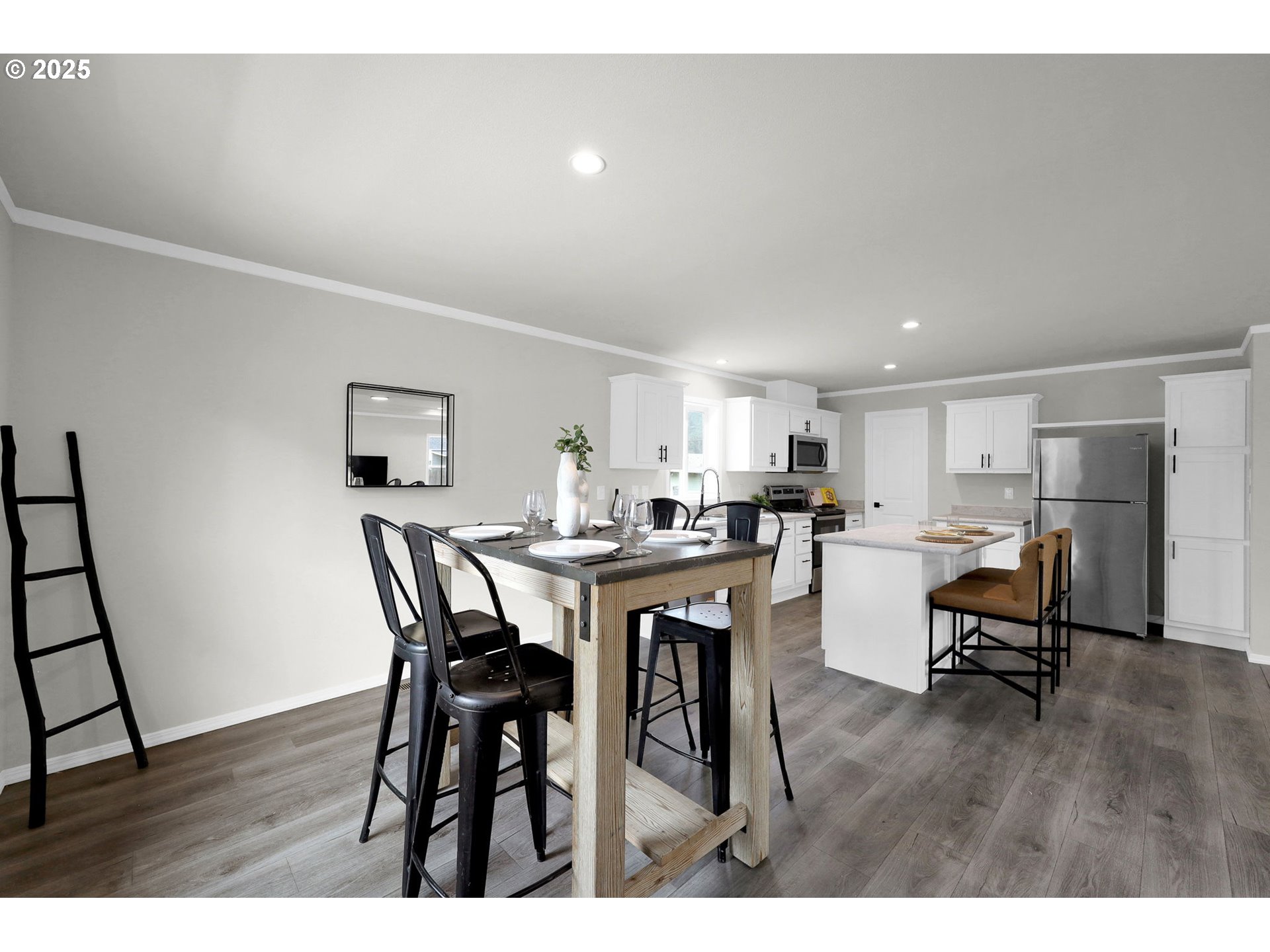 48113 Commercial Street Oakridge, OR 97463 - Photo 11 of 36