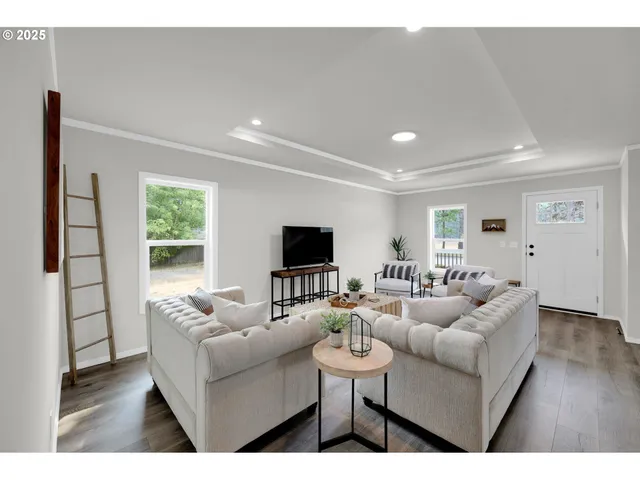 $259,900 | 48113 Commercial Street, Oakridge, OR 97463