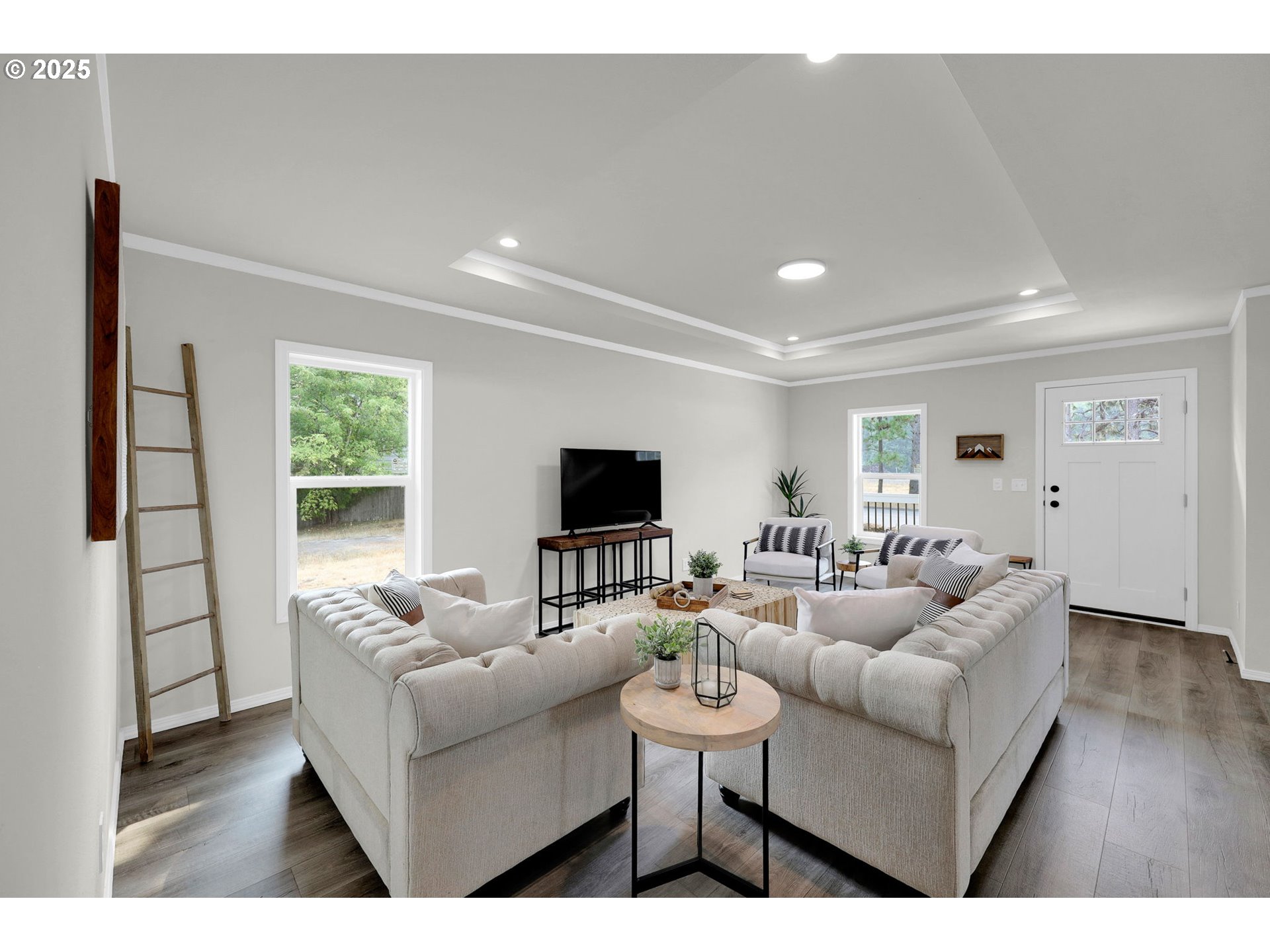 48113 Commercial Street Oakridge, OR 97463 - Photo 3 of 36