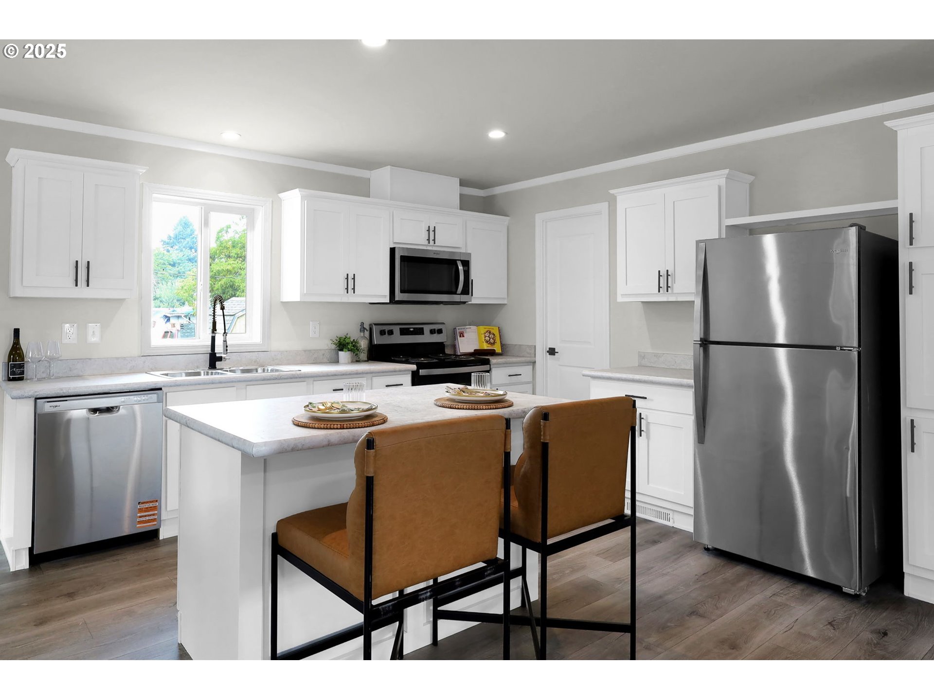 48113 Commercial Street Oakridge, OR 97463 - Photo 7 of 36