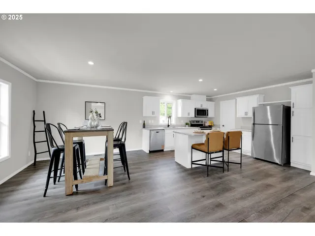 $259,900 | 48113 Commercial Street, Oakridge, OR 97463