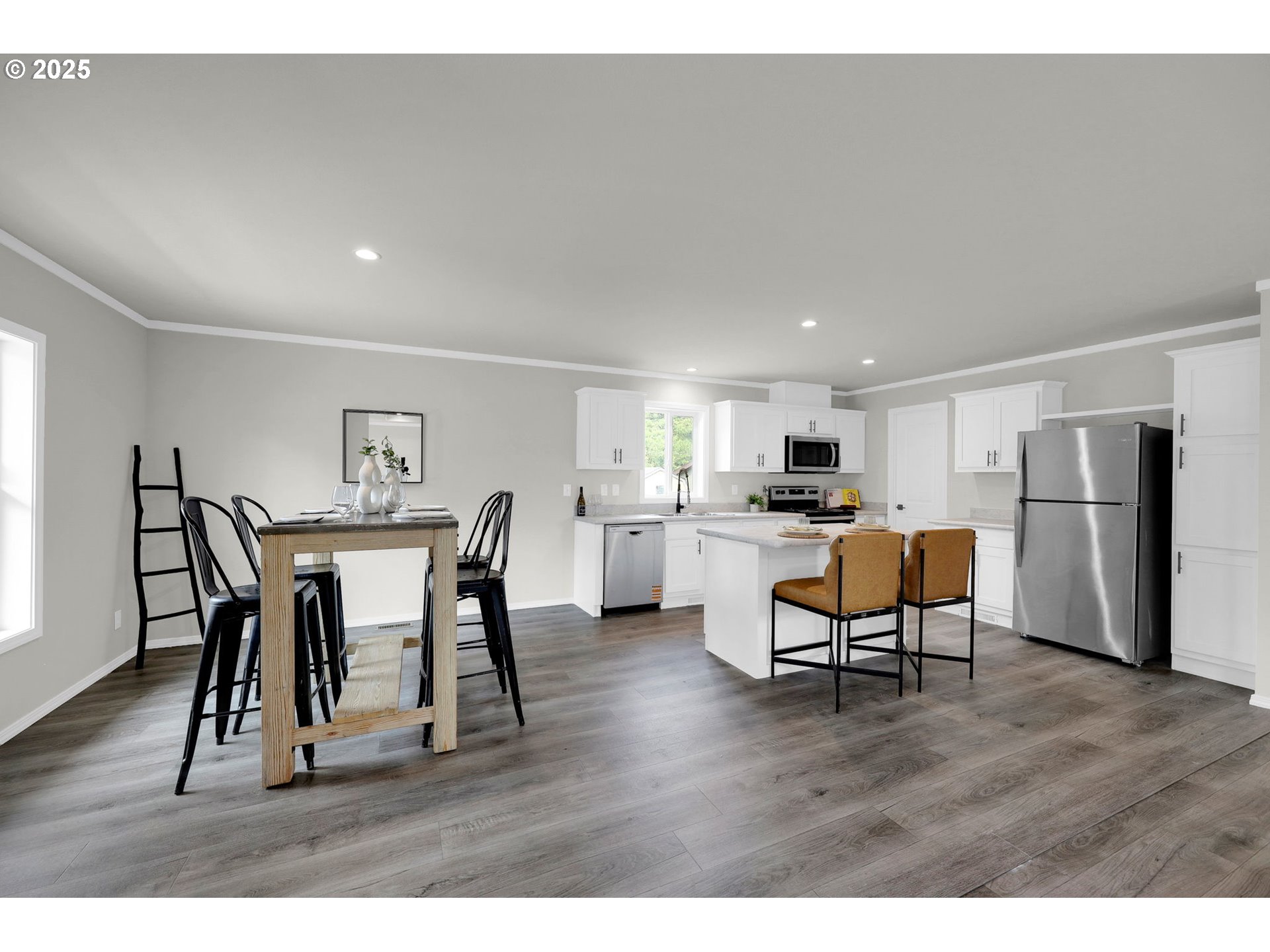 48113 Commercial Street Oakridge, OR 97463 - Photo 8 of 36