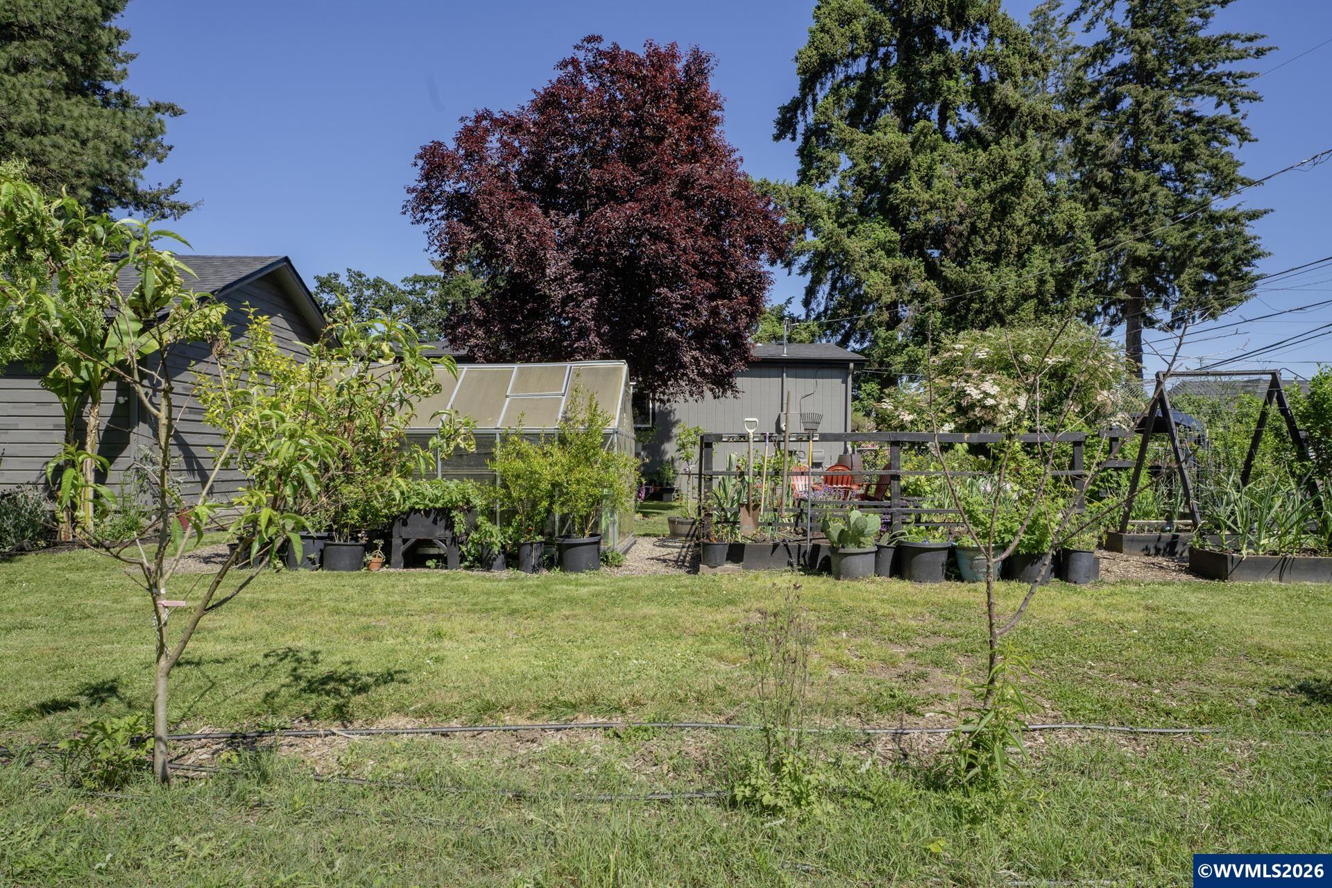 310 Chicago Street Northeast Albany, OR 97321 - Photo 37 of 48