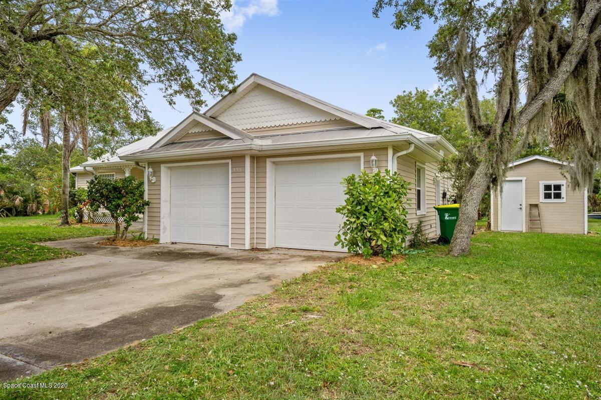 5551 Senne Road Micco, FL 32976 - Photo 33 of 37 a front view of a house with a garden
