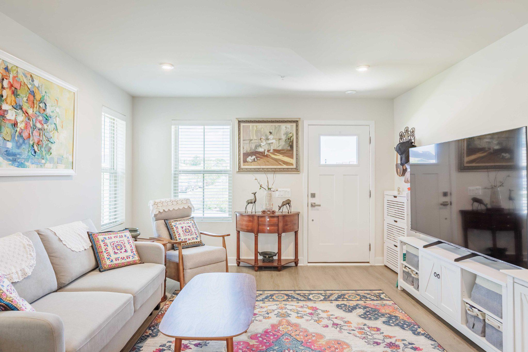 360 Shortleaf Circle Frederick, MD 21702 - Photo 3 of 49 Living space