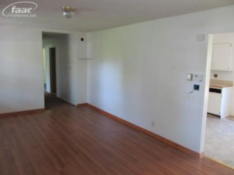 3598 Mackin Road Flint, MI 48504 - Photo 6 of 28 20114191-5.JPG