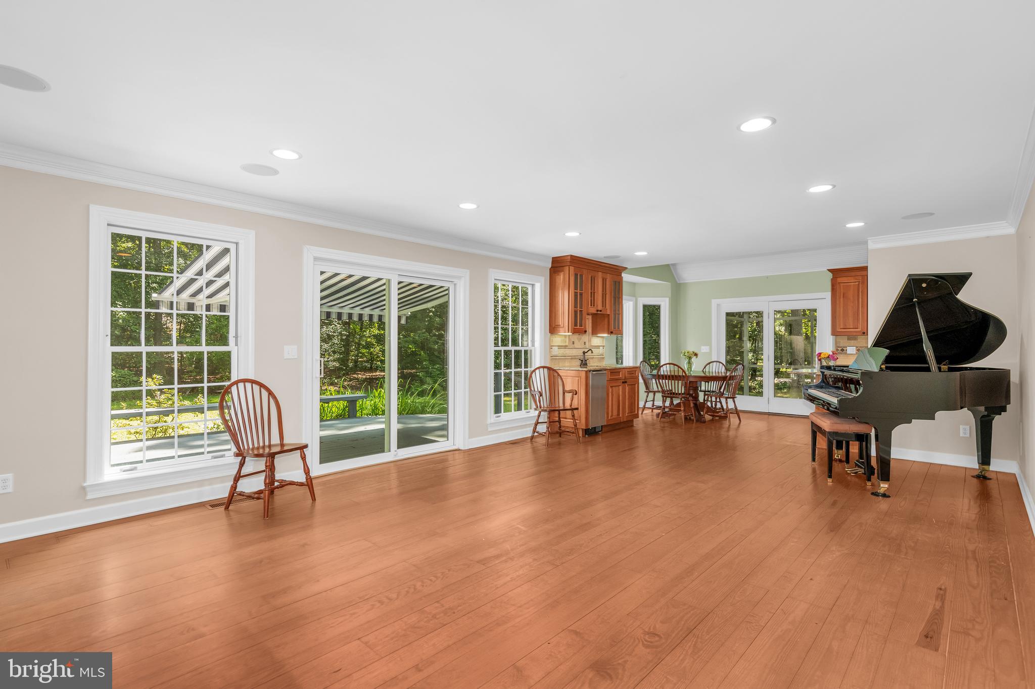 24420 Mallard Place St. Michaels, MD 21663 - Photo 13 of 33 a view of a livingroom with furniture and a large window