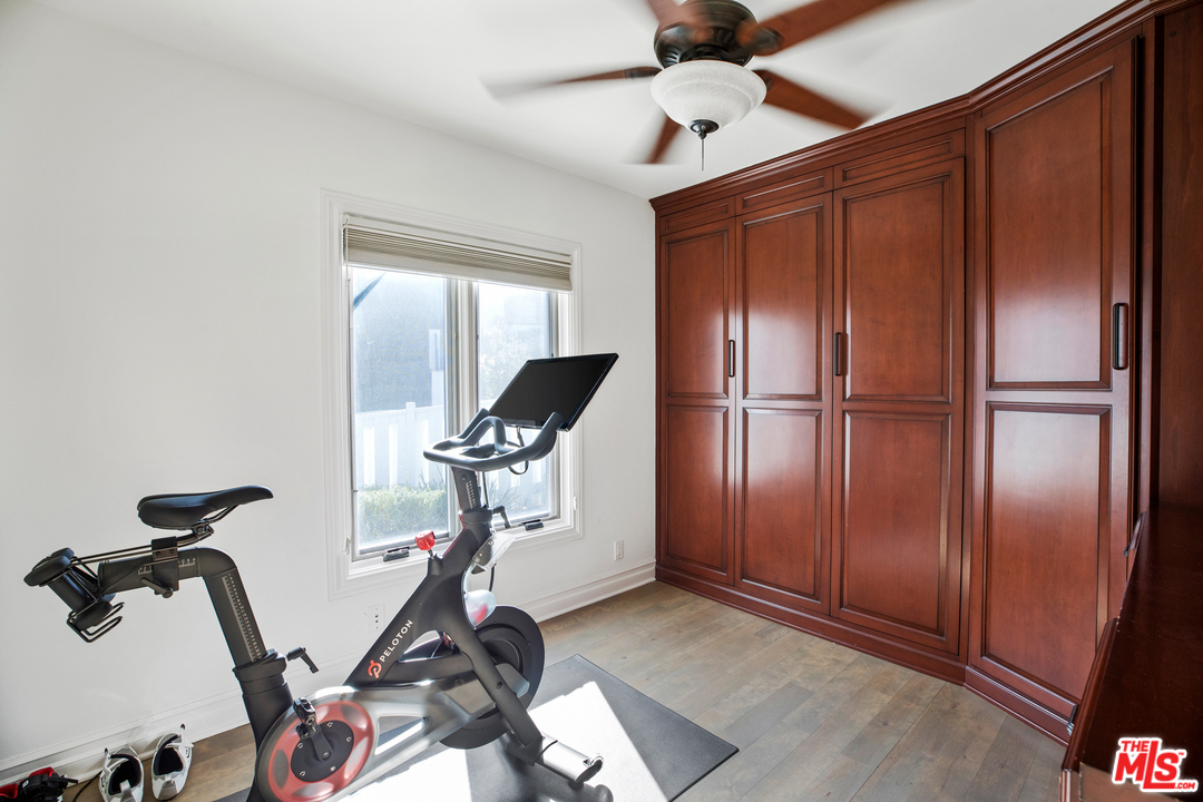 384 Dalkeith Avenue Los Angeles, CA 90049 - Photo 21 of 37 a view of a room with gym equipment