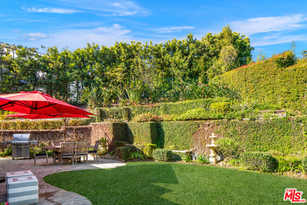 384 Dalkeith Avenue Los Angeles, CA 90049 - Photo 35 of 37