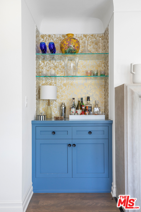 384 Dalkeith Avenue Los Angeles, CA 90049 - Photo 9 of 37