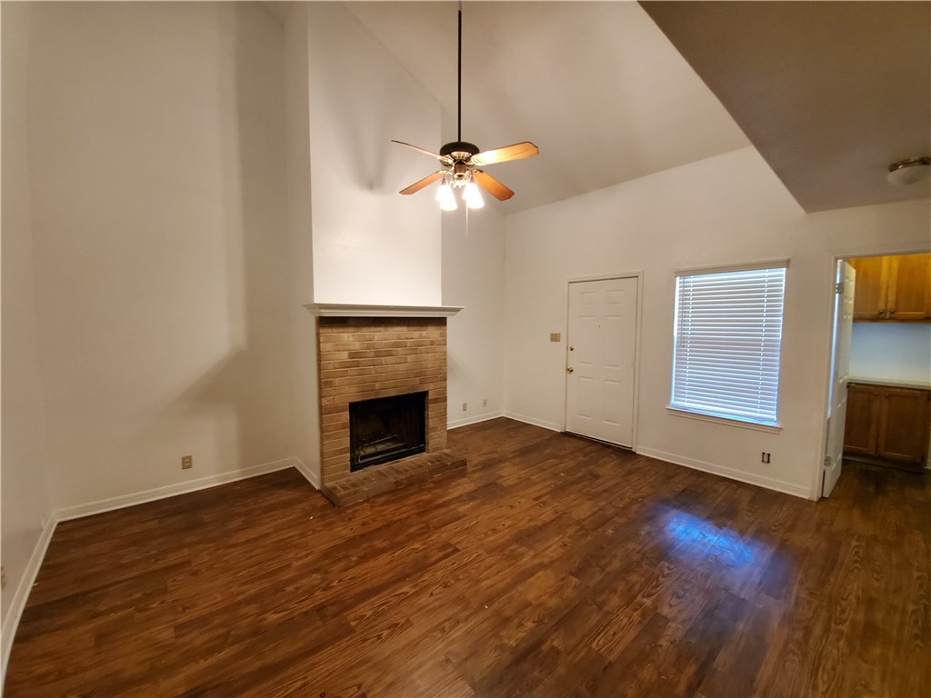 108 Verna Spur, Unit B Georgetown, TX 78628 - Photo 5 of 24 Living Room