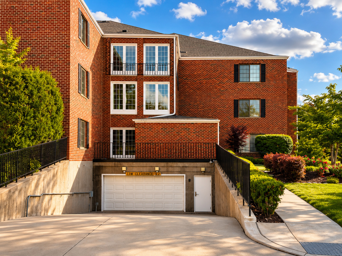 520 Biesterfield Road, Unit 209 Elk Grove Village, IL 60007 - Photo 3 of 31