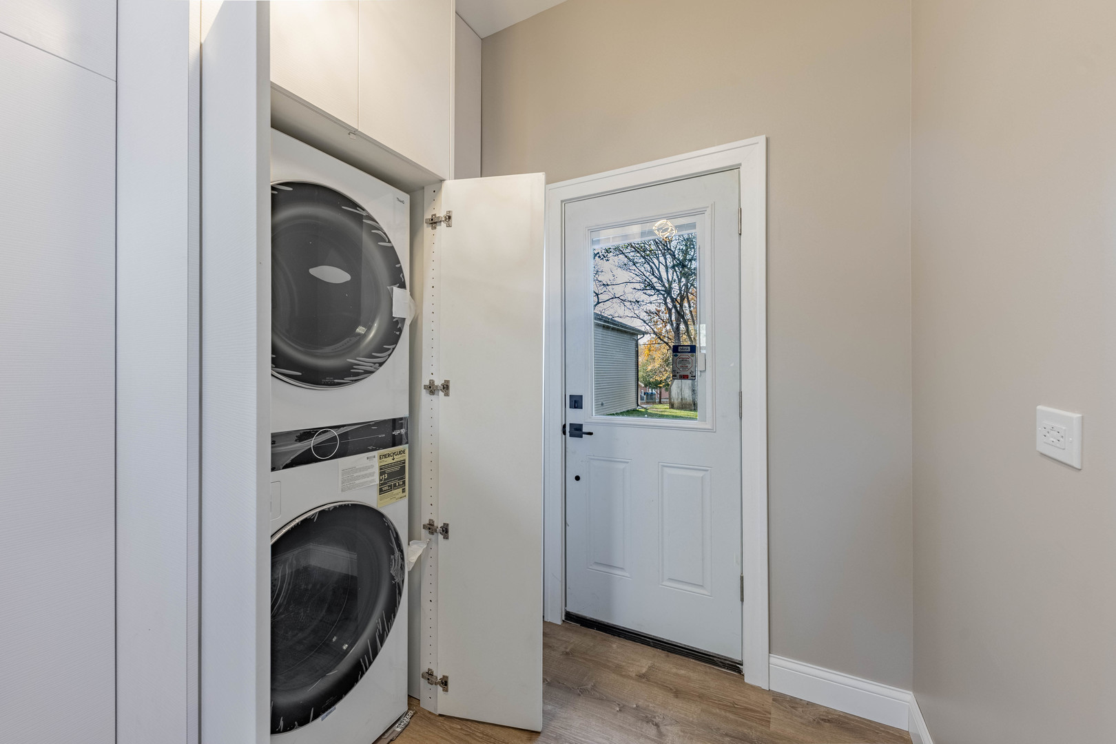1817 Kelly Avenue Crest Hill, IL 60403 - Photo 18 of 22 a view of a hallway with washer and dryer