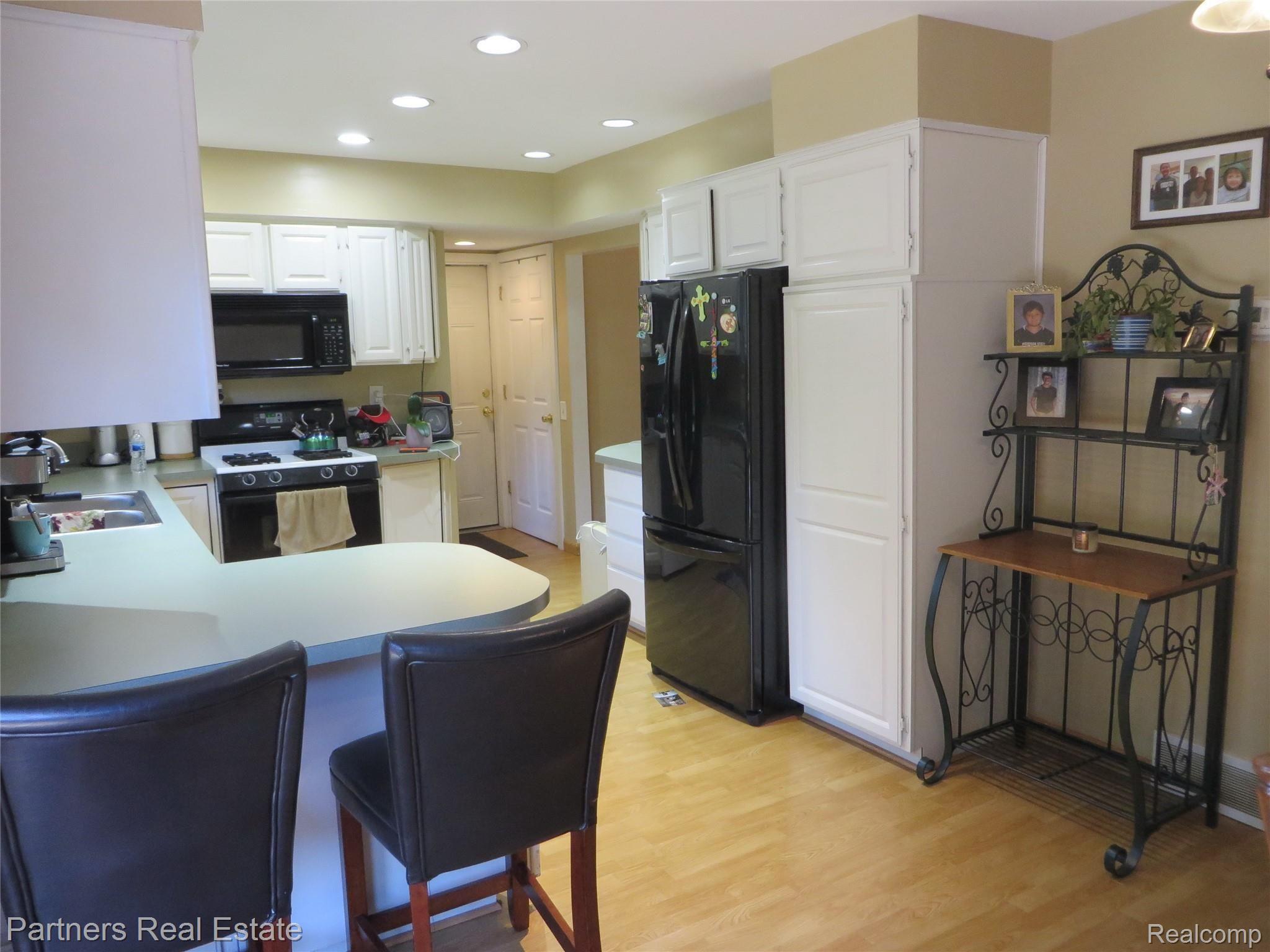 4389 England Beach Road White Lake, MI 48383 - Photo 8 of 30 10. Nice little island for Doing home work, working from home! Or lunch for two!
