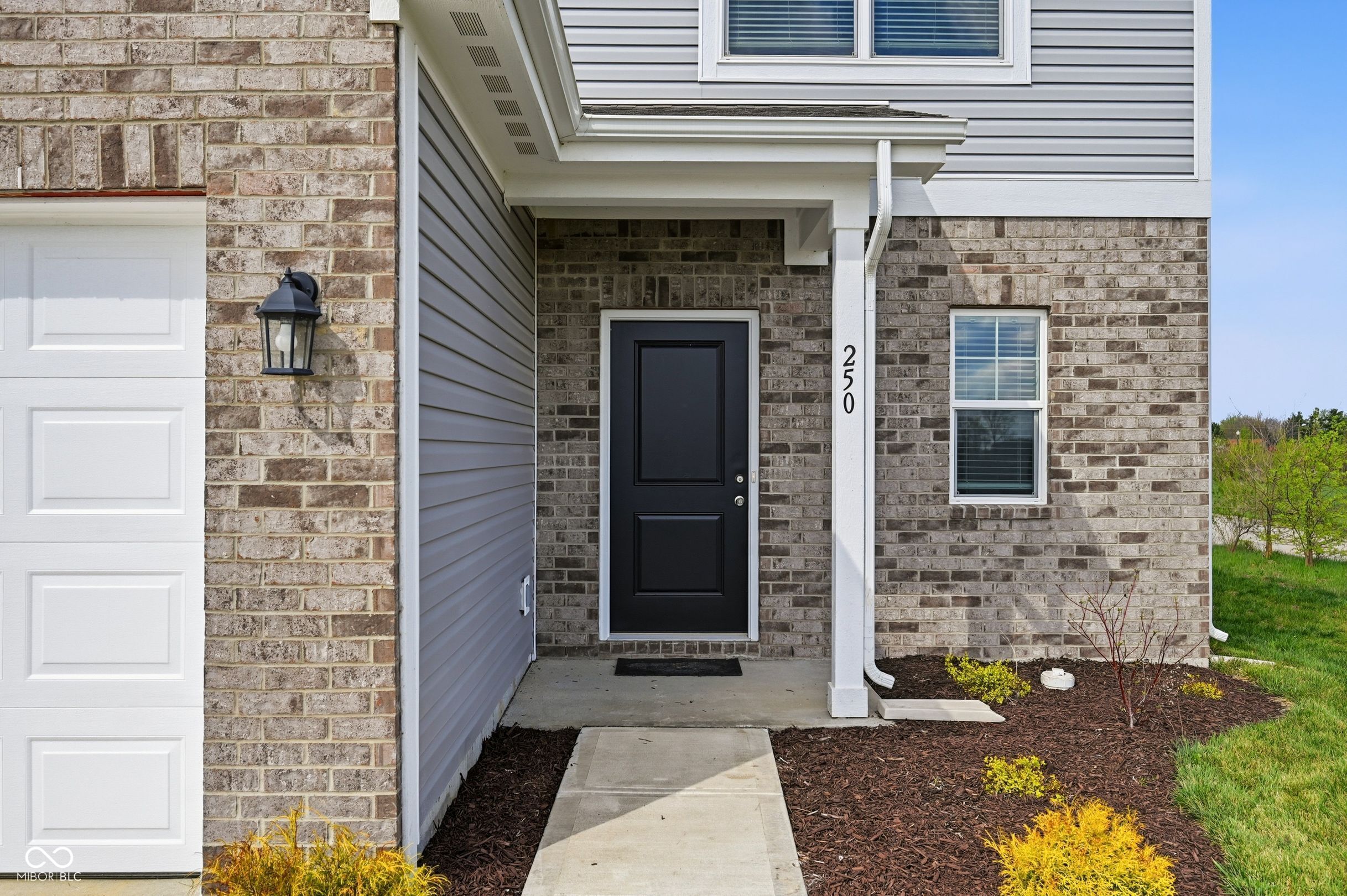 250 Evening Bay Court Pendleton, IN 46064 - Photo 2 of 25