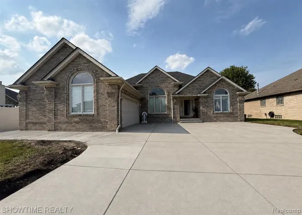 $3,200 | 21523 MacKenzie Drive, Macomb, MI 48044