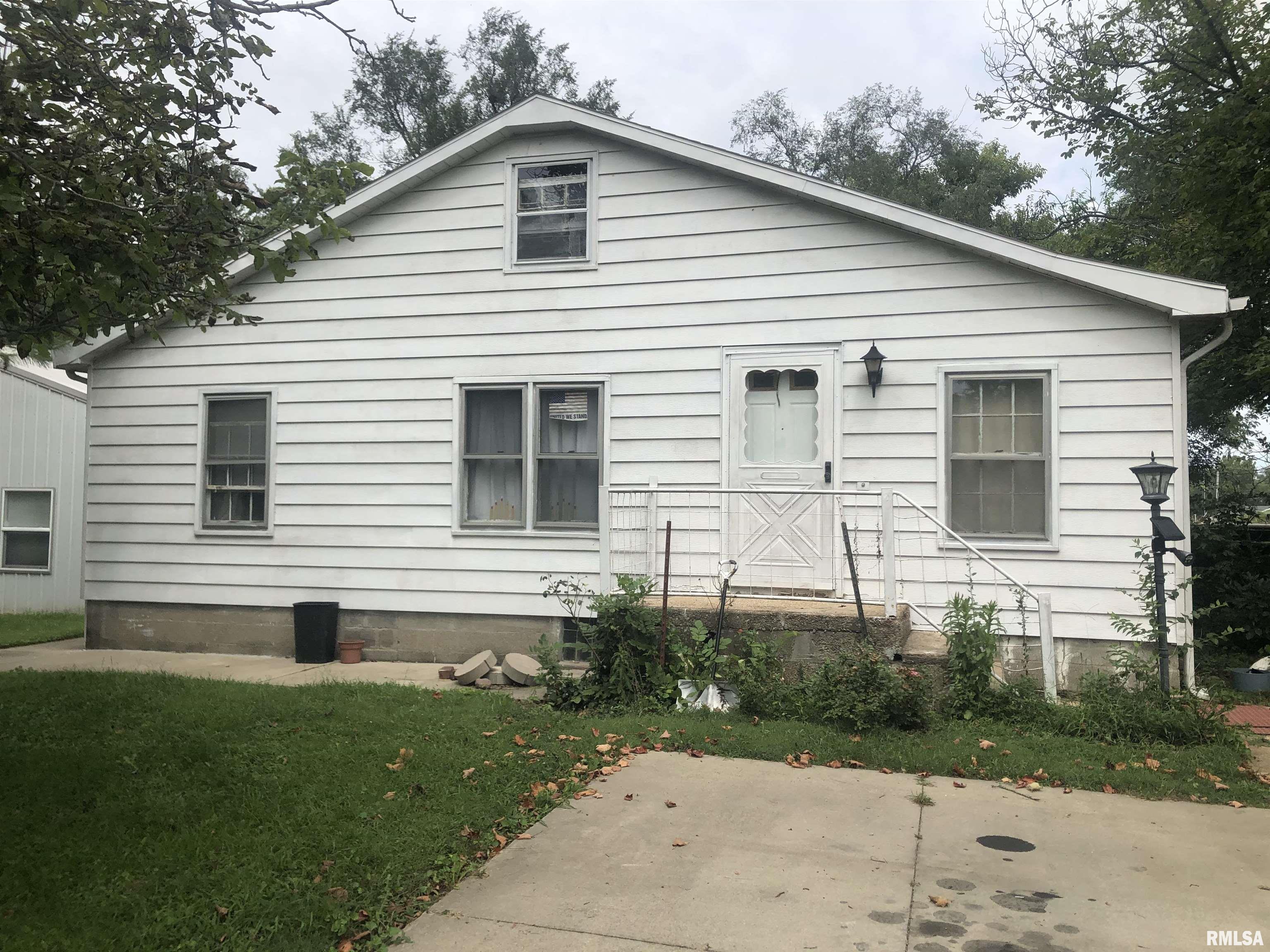 1303 West Carpenter Street Springfield, IL 62702 - Photo 1 of 5