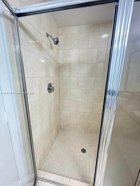 90 Southwest 3rd Street, Unit 4208 Miami, FL 33130 - Photo 6 of 17 a bathroom with a shower