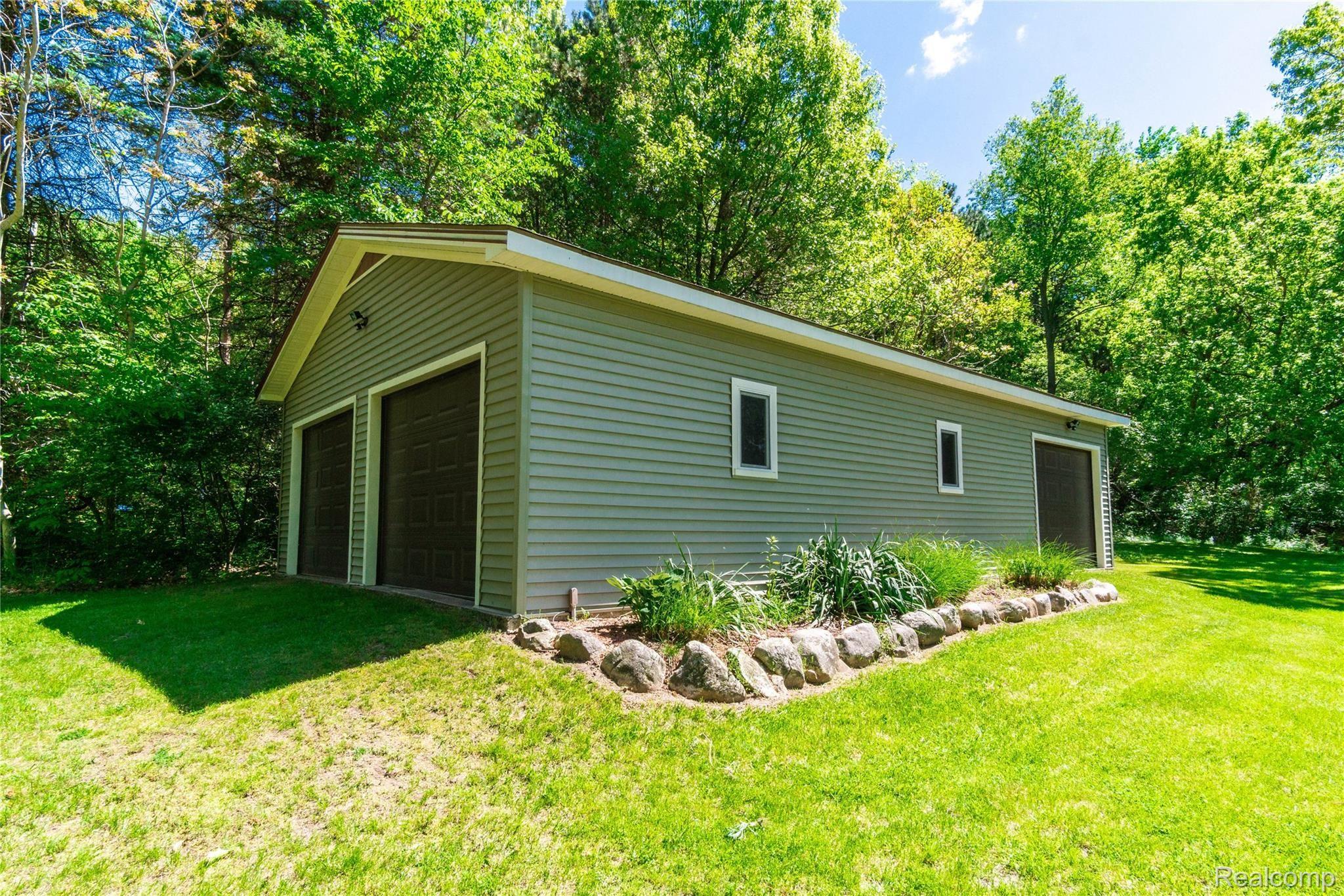 9440 Hartland Road Fenton, MI 48430 - Photo 36 of 46 Exterior 26.jpg