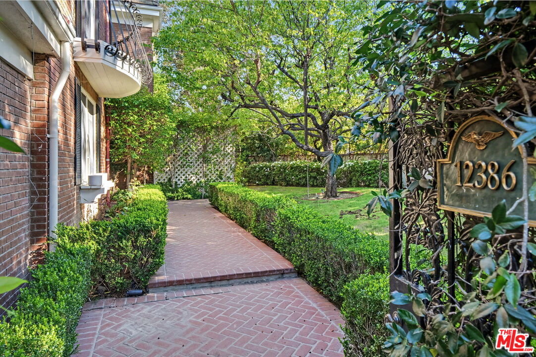 12386 Ridge Circle Los Angeles, CA 90049 - Photo 4 of 65