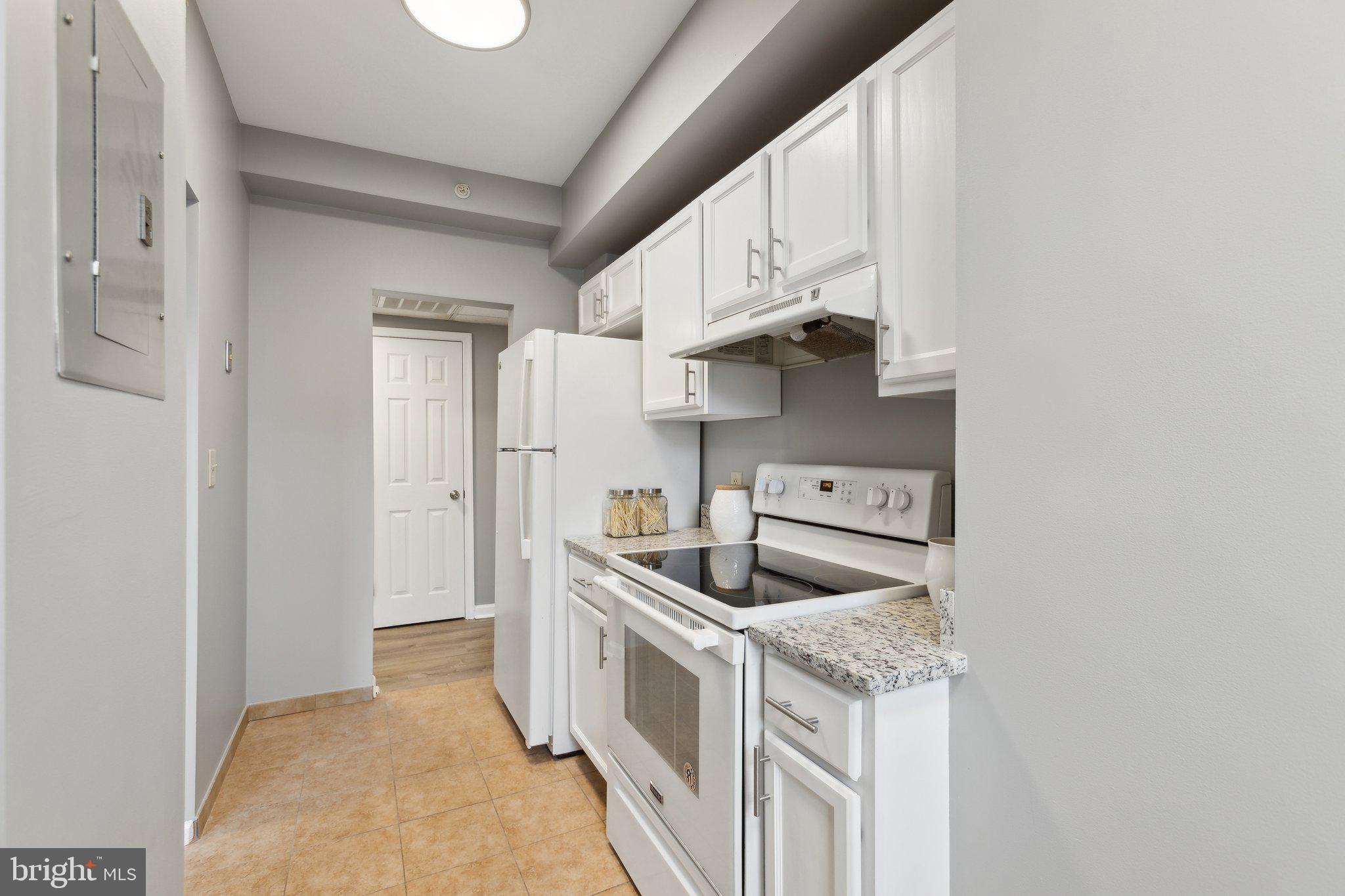 Full kitchen