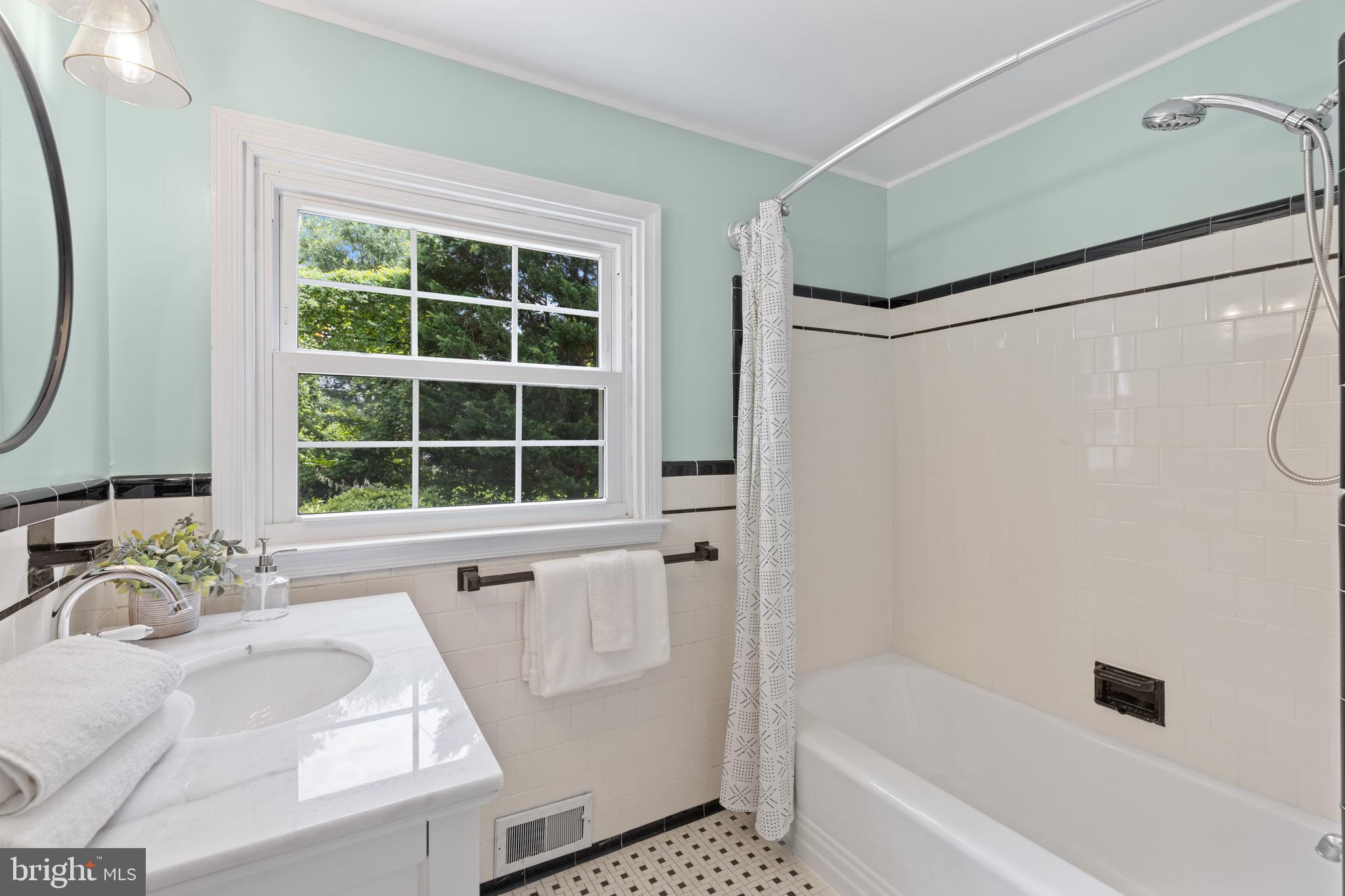 7003 Wardman Road Baltimore, MD 21212 - Photo 26 of 42 a bath tub sitting next to a window