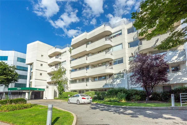 $4,995 | 88 Cutter Mill Road, Unit 418, Great Neck, NY 11021