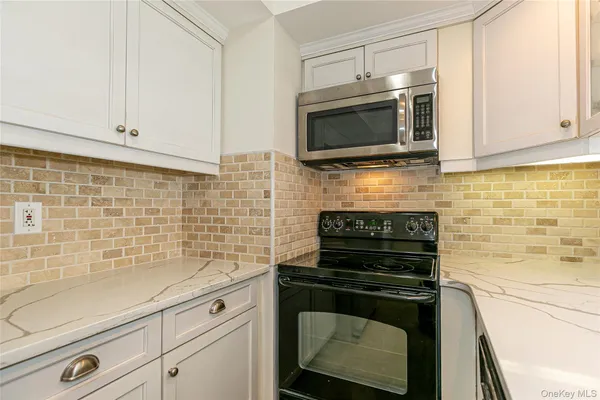 $4,995 | 88 Cutter Mill Road, Unit 418, Great Neck, NY 11021