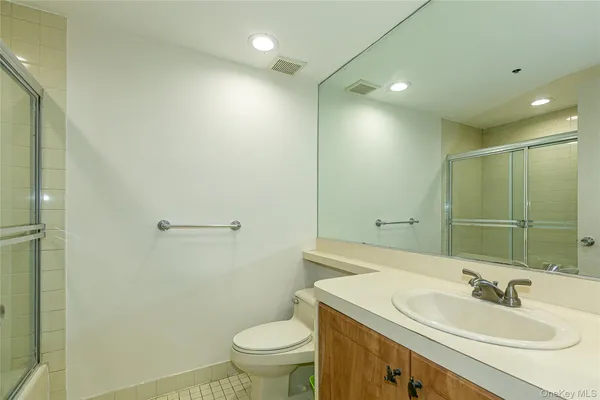 $4,995 | 88 Cutter Mill Road, Unit 418, Great Neck, NY 11021