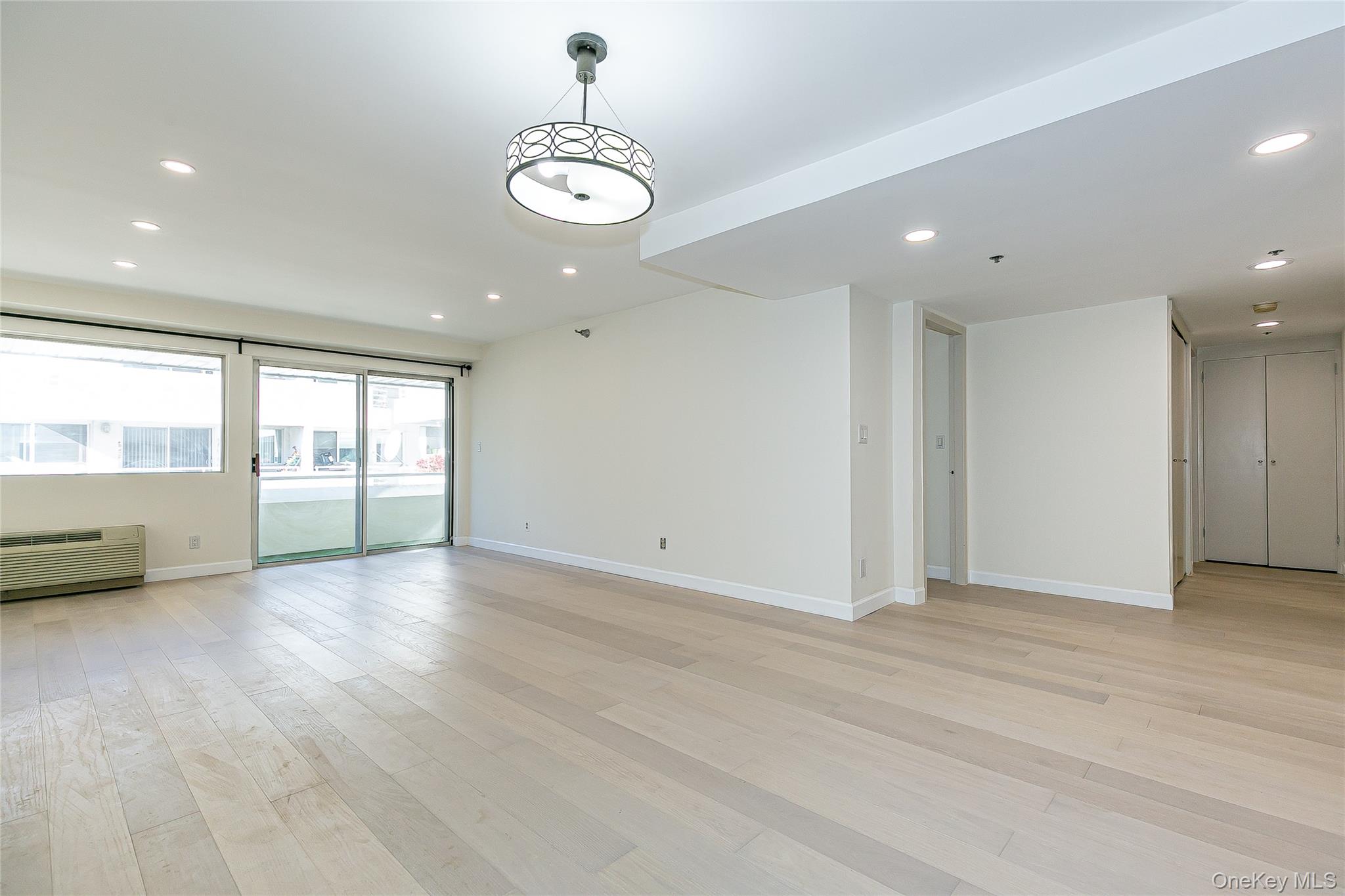 88 Cutter Mill Road, Unit 418 Great Neck, NY 11021 - Photo 5 of 23