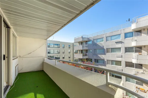 $4,995 | 88 Cutter Mill Road, Unit 418, Great Neck, NY 11021