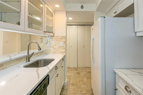 $4,995 | 88 Cutter Mill Road, Unit 418, Great Neck, NY 11021