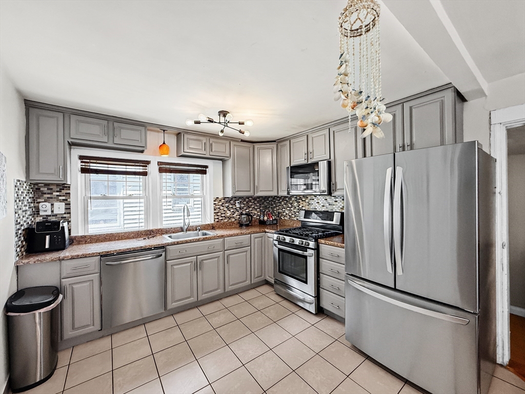 76 Baldwin Avenue Everett, MA 02149 - Photo 5 of 42