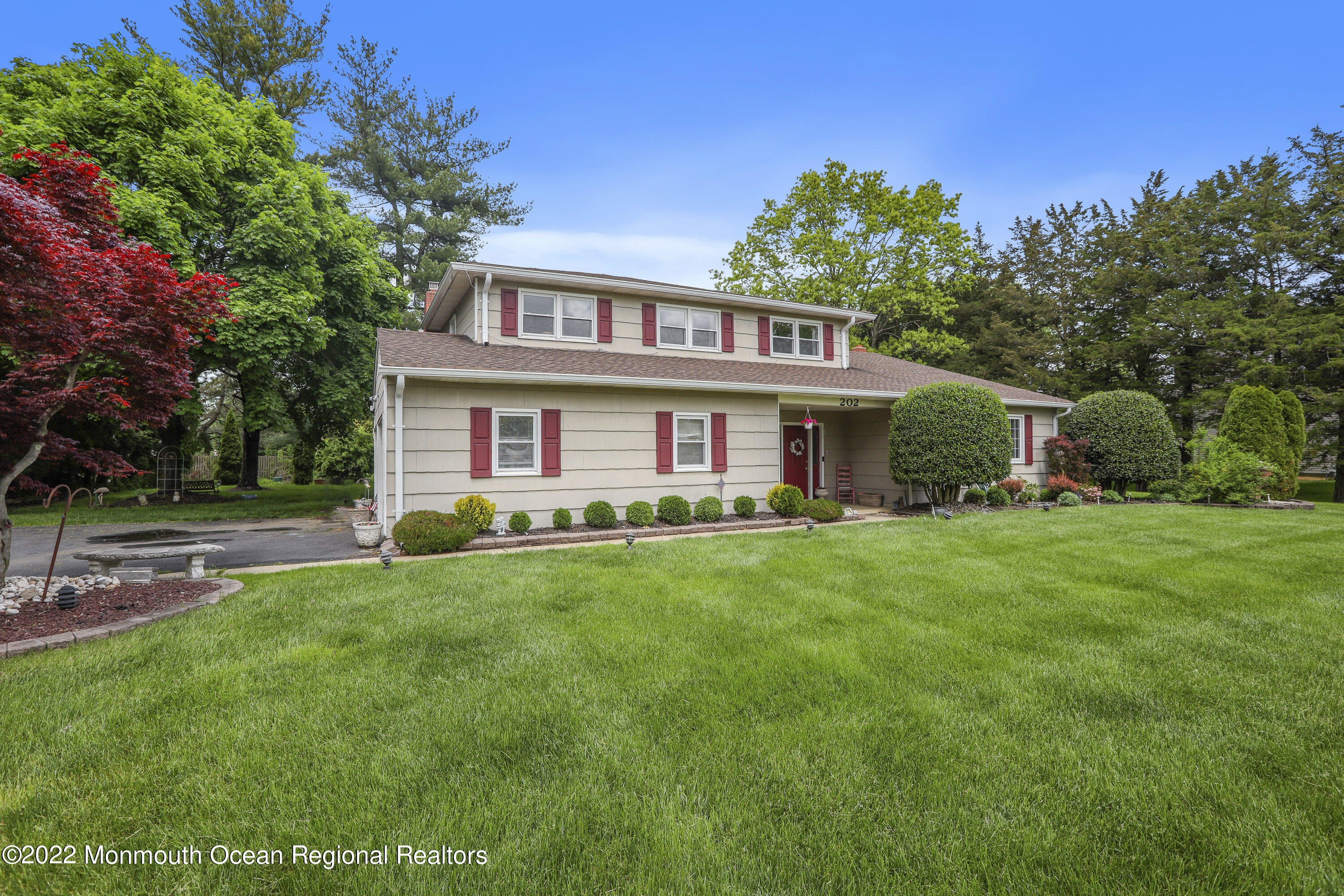 202 Elton Adelphia Road Freehold, NJ 07728 - Photo 4 of 46 6A8A6837