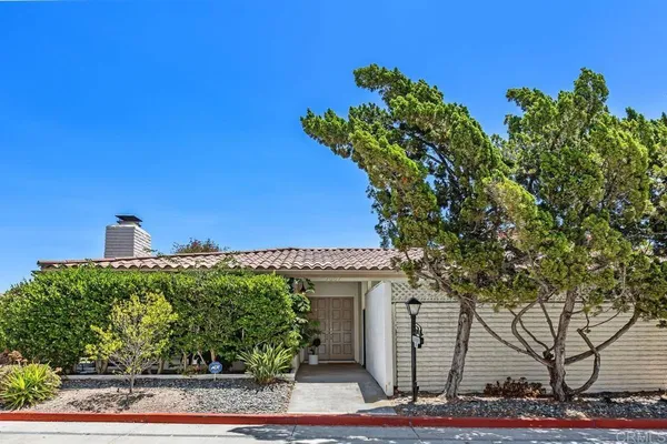 $925,000 | 7057 Estrella De Mar Road, Carlsbad, CA 92009