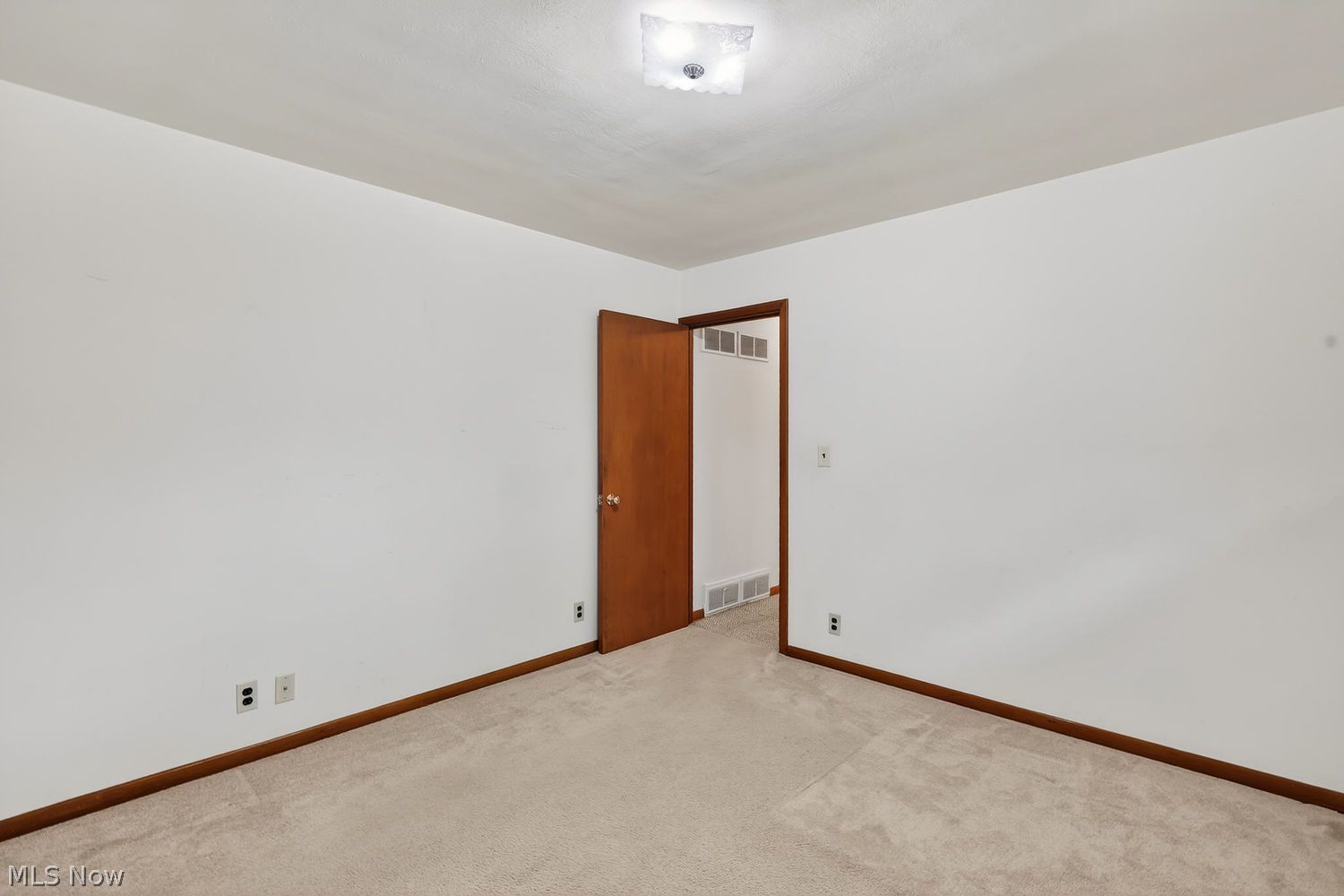 5701 Herbert Road Canfield, OH 44406 - Photo 15 of 36