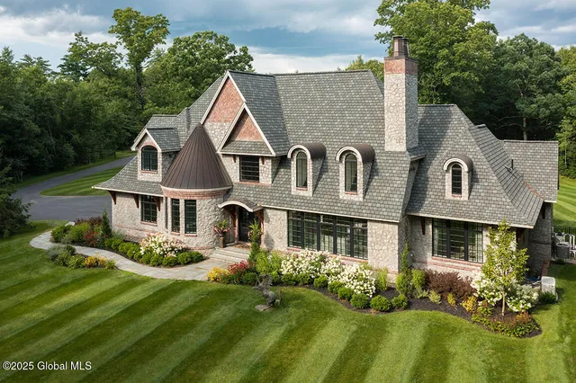 $999,850 | 34 Catalina Drive, Milton, NY 12020