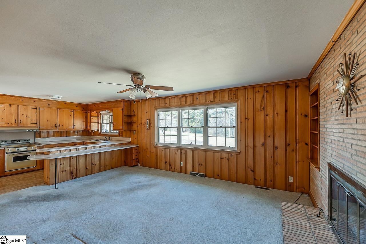 220 Fowler Circle Greenville, SC 29607 - Photo 2 of 33