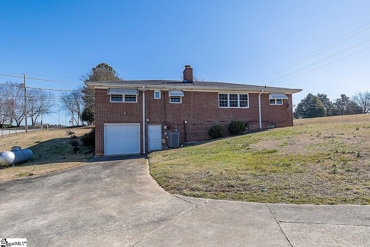 220 Fowler Circle Greenville, SC 29607 - Photo 29 of 33