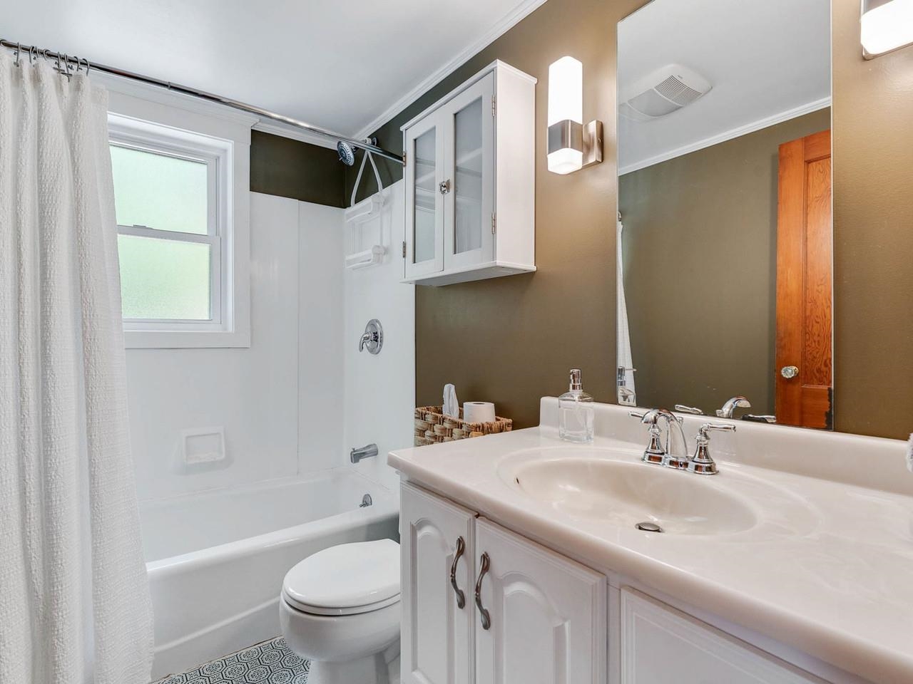 156 Woodlawn Road Burlington, VT 05408 - Photo 17 of 43