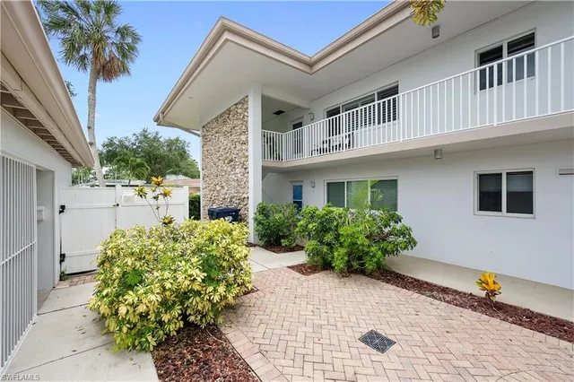 $6,800 | 1340 Crayton Road, Unit 4, Naples, FL 34102