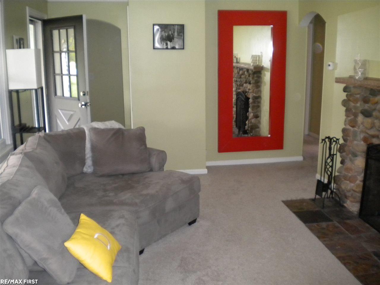 51890 Romeo Plank Road Macomb, MI 48042 - Photo 10 of 24 31328862-9.JPG