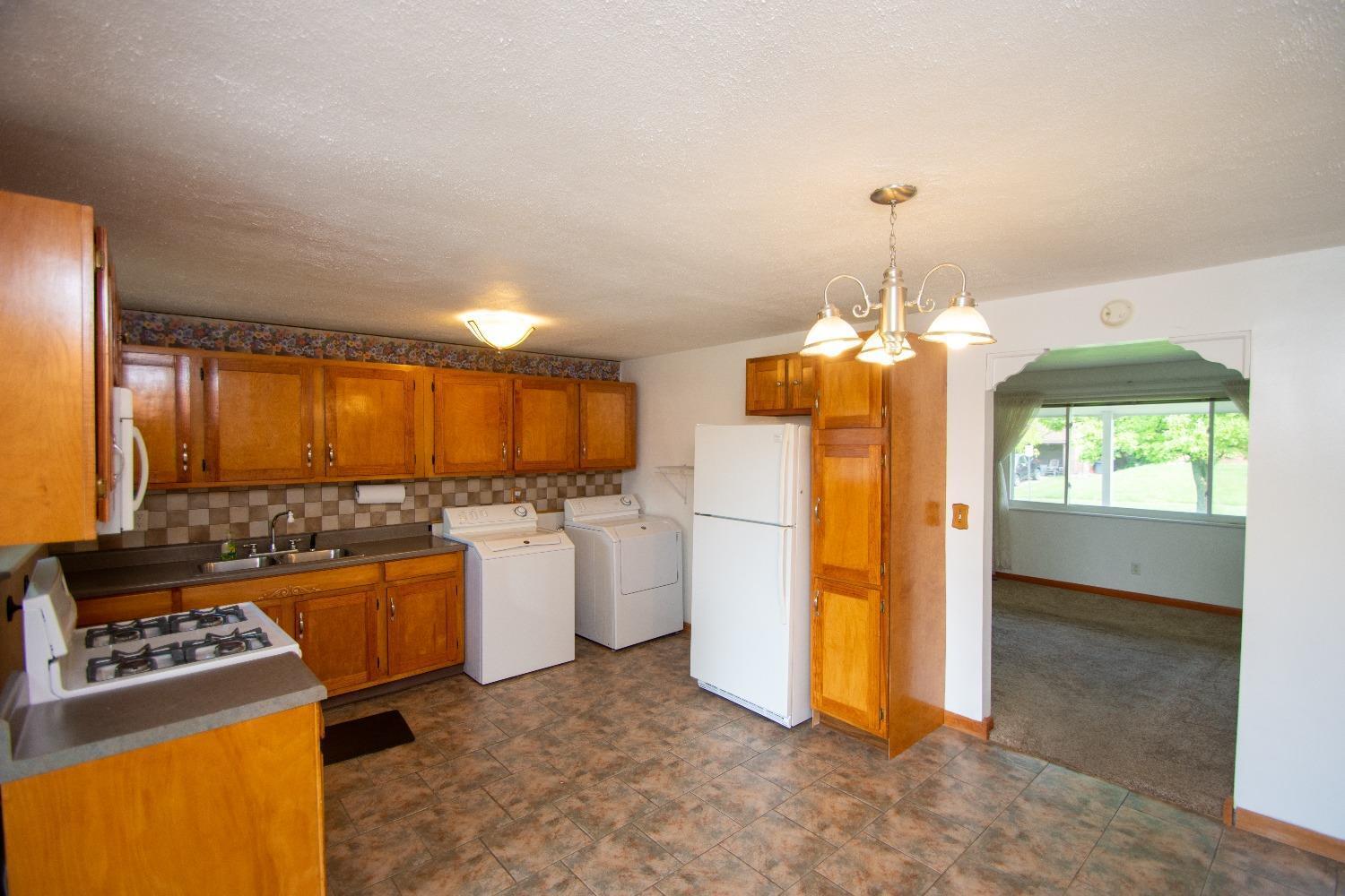 687 Castro Lane Springdale, OH 45246 - Photo 8 of 24