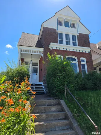 $155,000 | 434 North 5th Street, Quincy, IL 62301