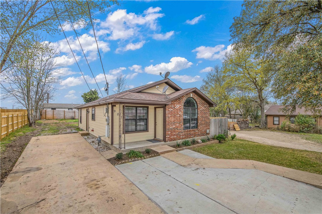 907 West 16th Street Bryan, TX 77803 - Photo 2 of 16