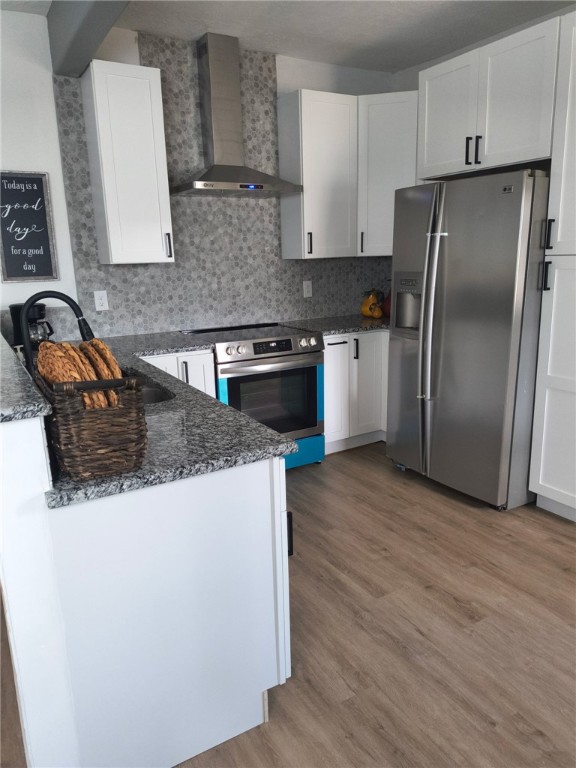 611 Wheelock Street Franklin, TX 77856 - Photo 2 of 8 a kitchen with stainless steel appliances granite countertop a refrigerator a sink a stove and oven