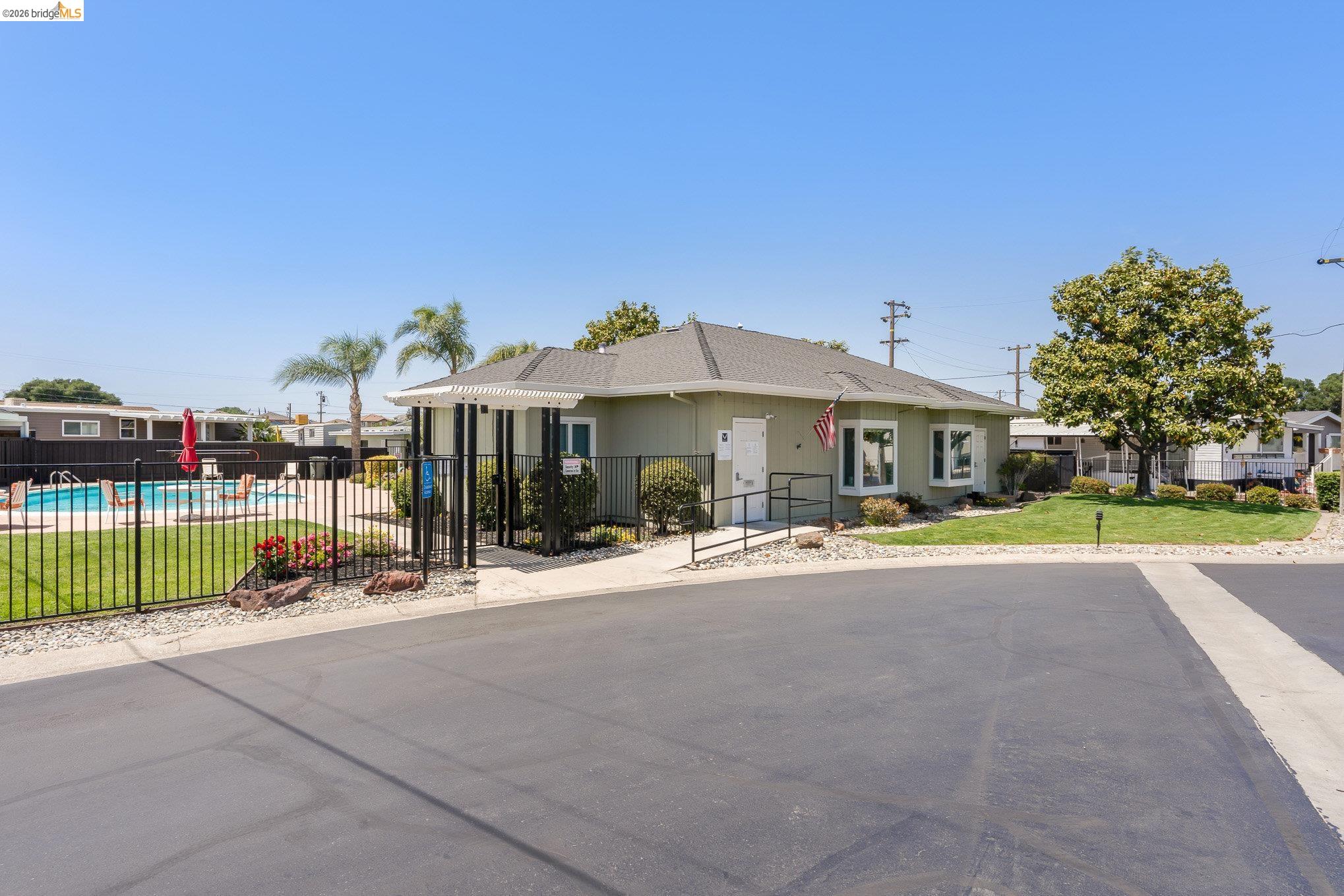 36 Cayuga Street Oakley, CA 94561 - Photo 23 of 25 Ranch-style home with roof with shingles and a residential view