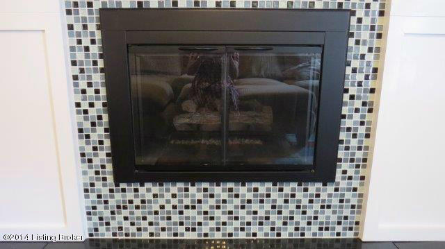 4521 Sandhill Road Louisville, KY 40219 - Photo 8 of 25 glass tile surround